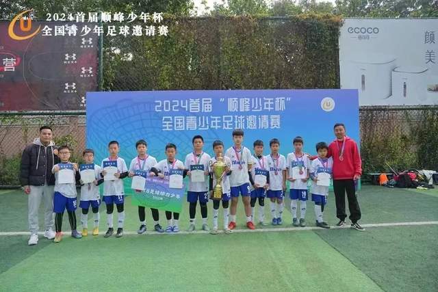 悲剧：葡萄牙年轻球员卡斯特罗比赛中突发心脏骤停去世